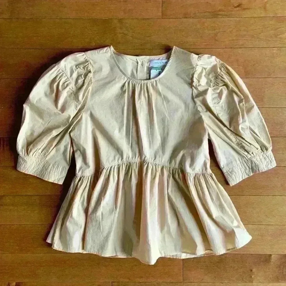 Neon & Nylon | NWT tan babydoll peplum style blouse size small